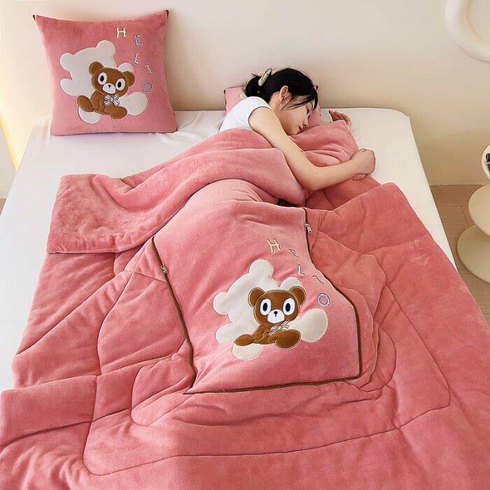 加厚加绒抱枕被子两用午睡办公室汽车载靠垫牛奶绒二合一保暖冬季