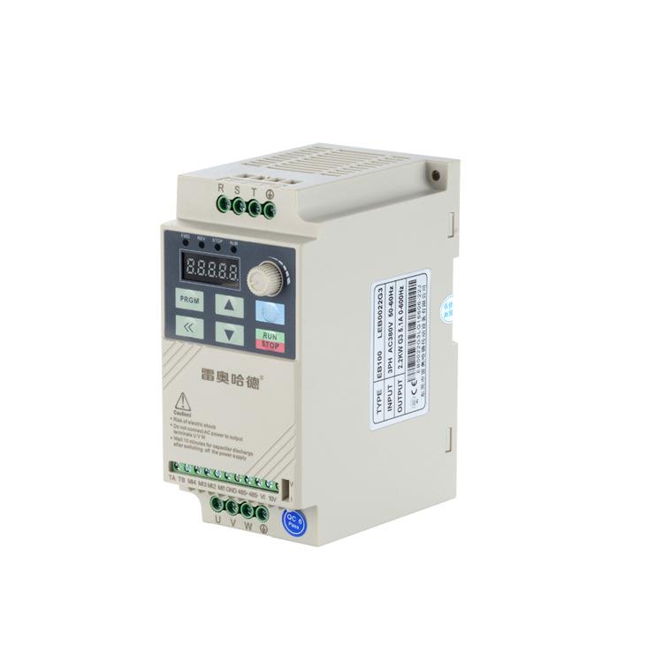 0.75KWLEB0007G单进三相22过0V出通用变频器750配W电机用4带85通