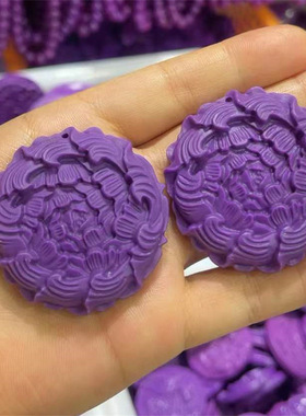 紫云母圆牌雕刻吊坠 雕工细腻艳紫多款式 紫云母雕刻圆牌厂家