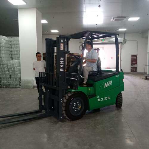 龙工3吨电瓶叉车3吨电动高配款3吨蓄电池仓储方便实用电动节能