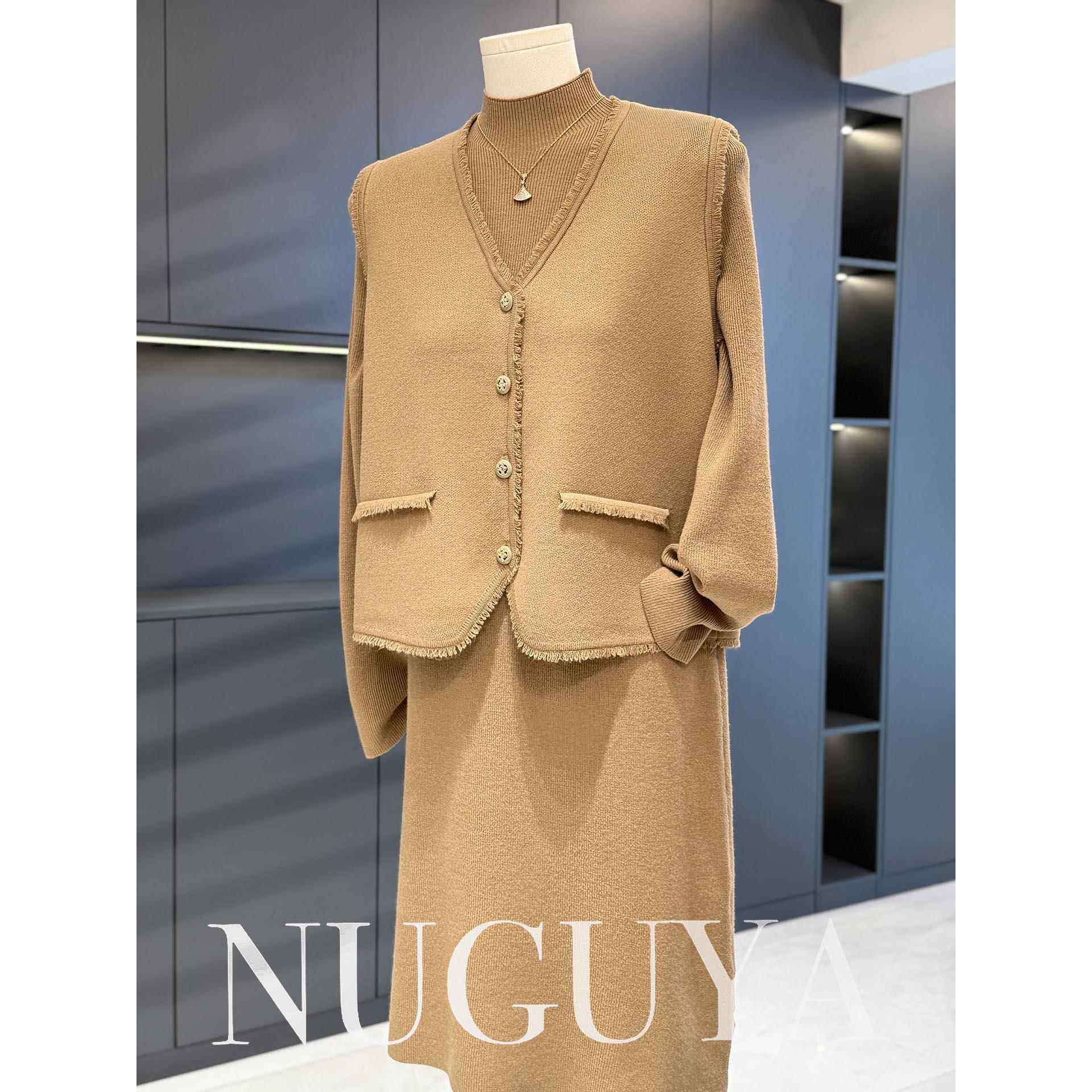 高端洋气妈妈装针织连衣裙套装冬装新款气质百搭中老年毛衣两件套