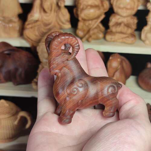 太行崖柏高油山羊小摆件实木手把玩物手把件招财随身盘玩工艺品