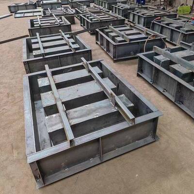 混防凝土浇筑撞护栏模栅板铁路公路LCX护水泥声屏障栏栏板模具厂