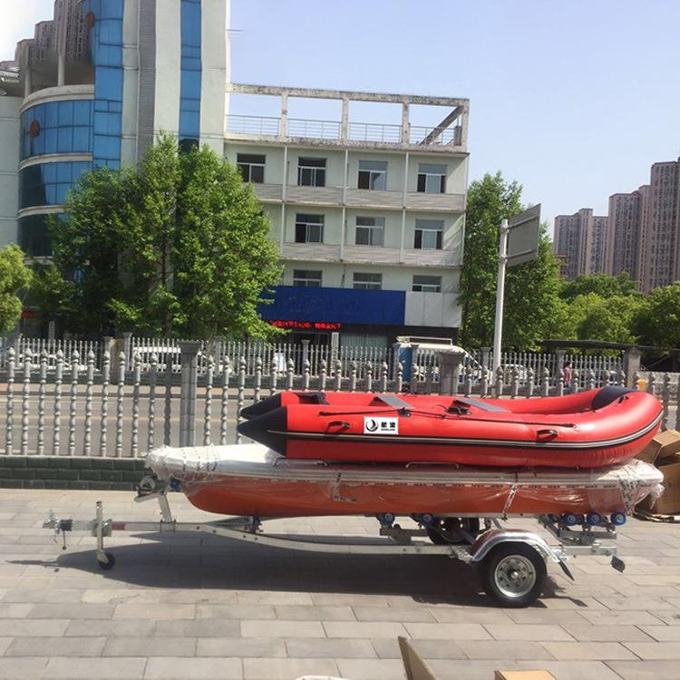 冲锋舟拖车拖船架橡皮艇摩托艇拖车路亚艇快艇游艇拖架船用厂家