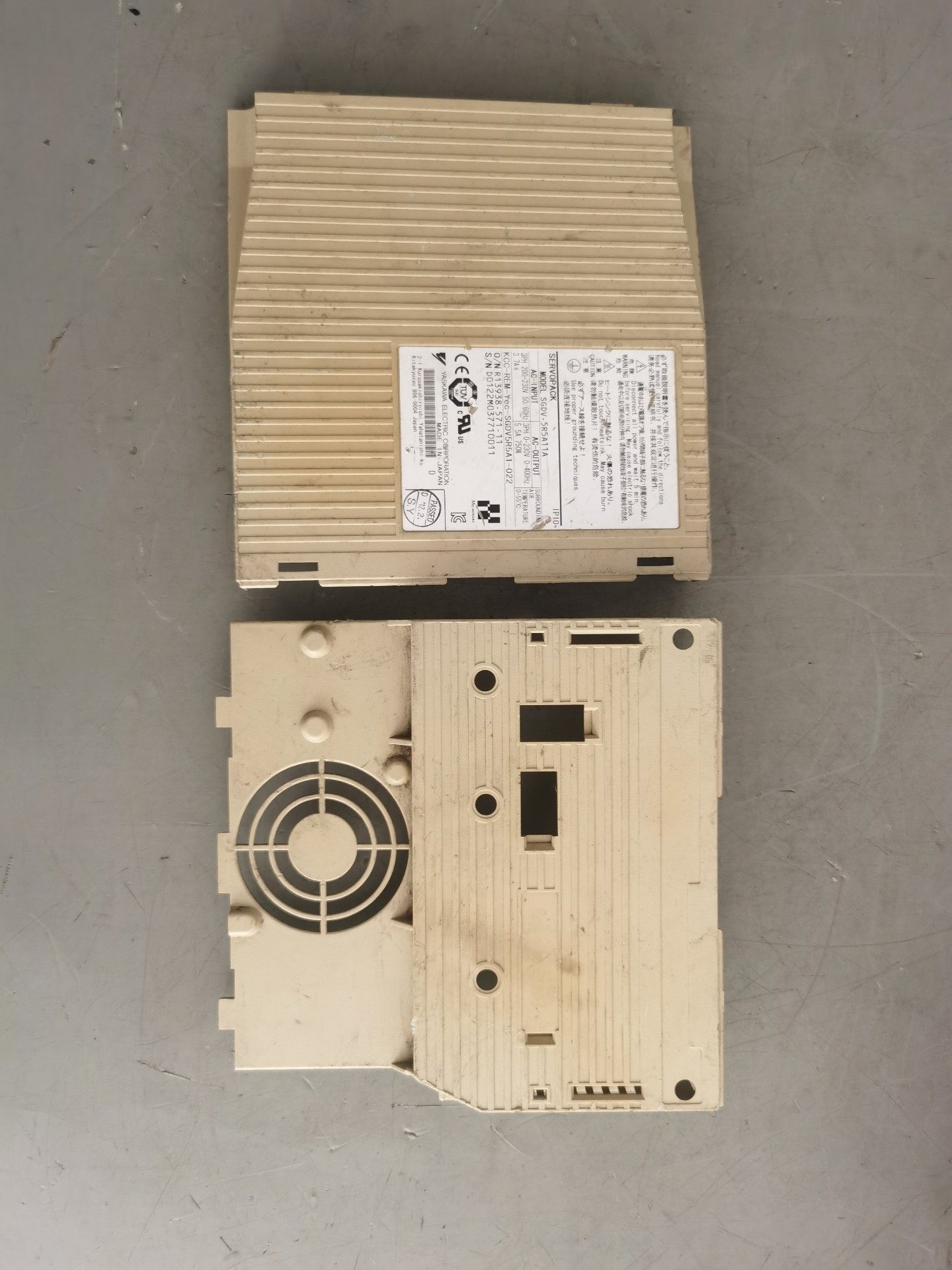 安川伺服电机驱动器塑料壳两片SGDV-5R5A11A/750