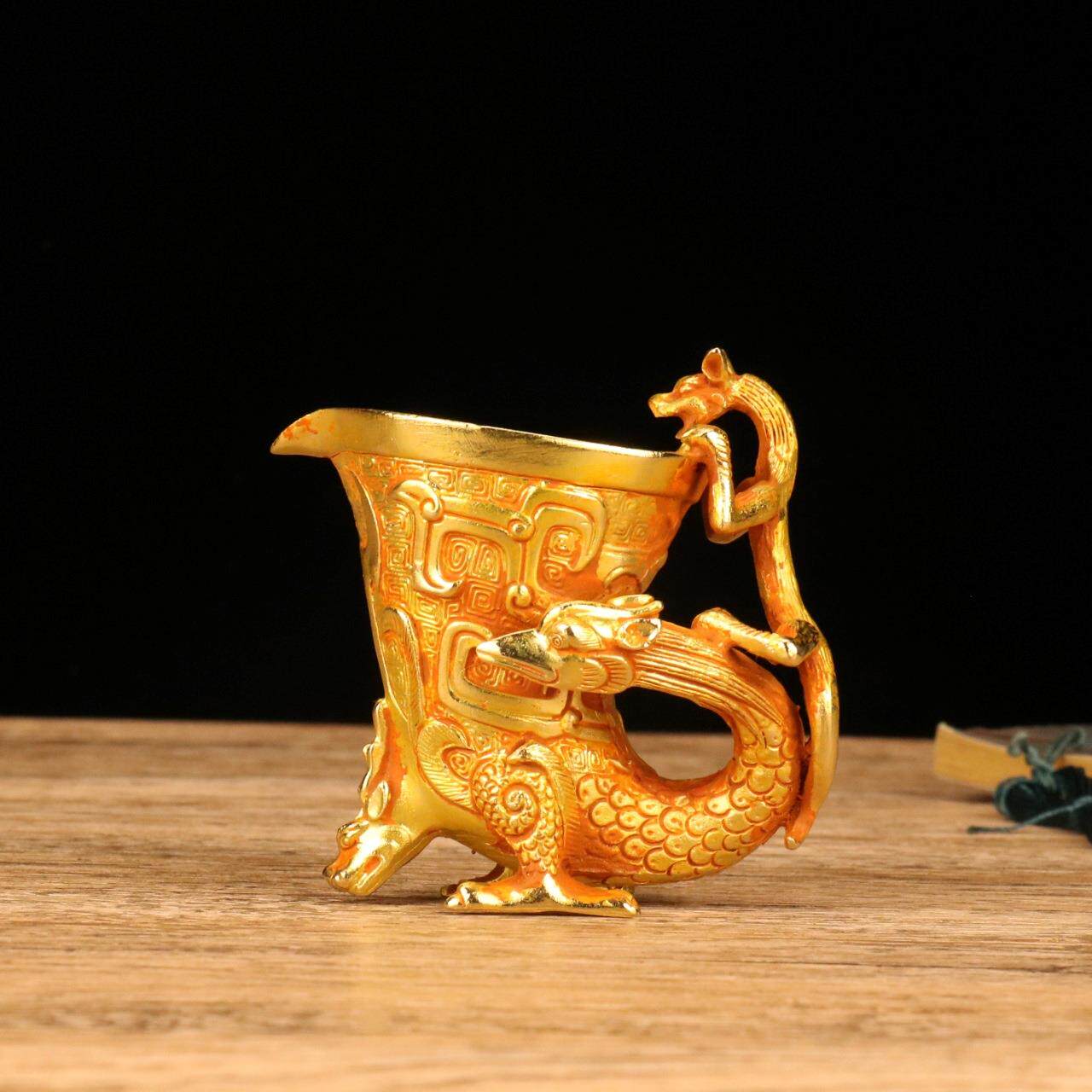 古玩收藏合金鎏金仿古龙凤杯摆件做旧合金酒杯摆设工艺品