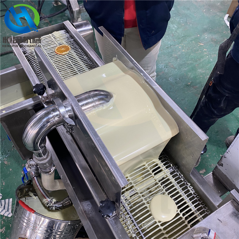 冻干草莓脆涂层巧克力设备 冻干水果带保温层的巧克力淋浆机新品