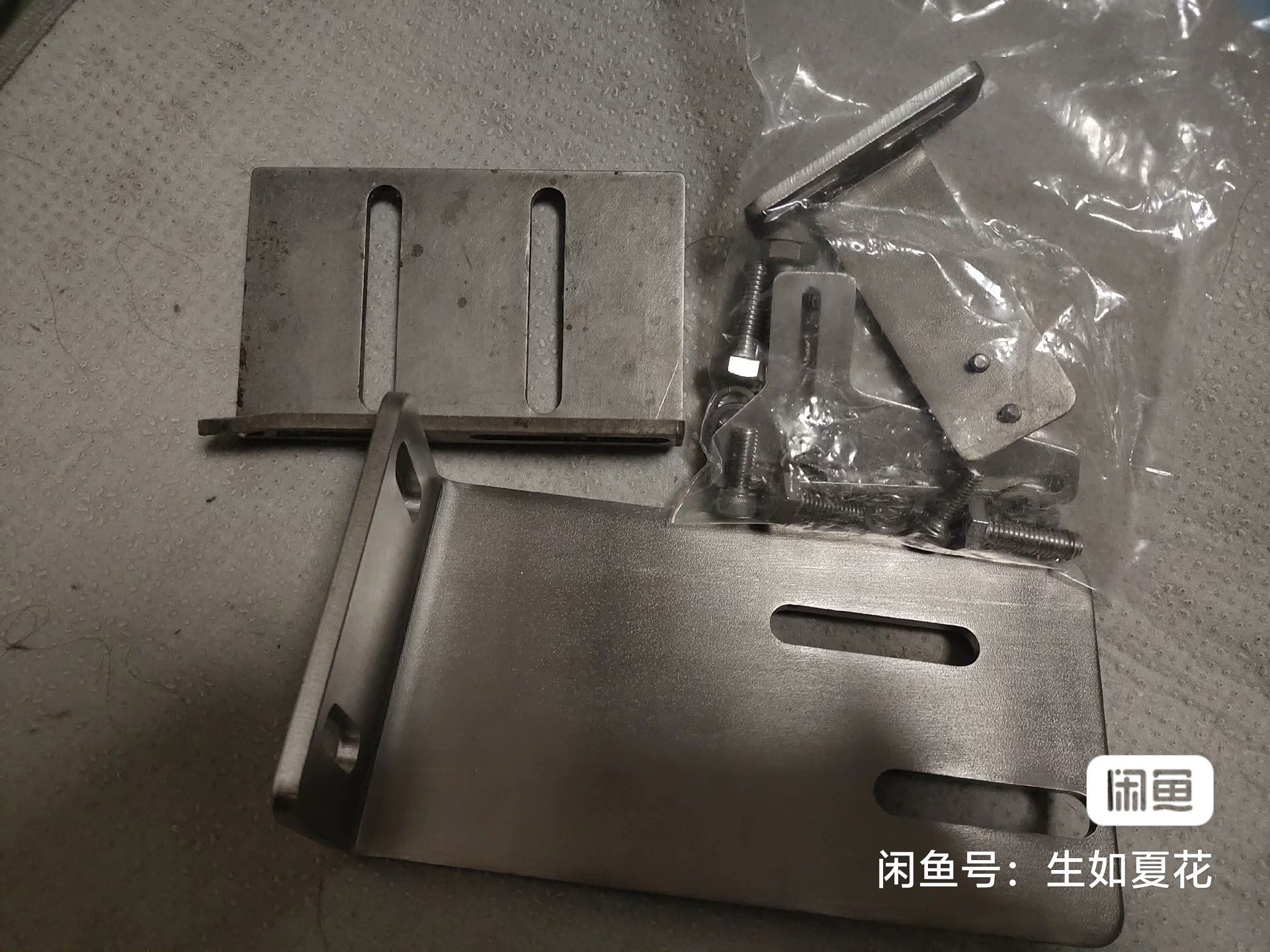 费希尔原厂阀门定位器、磁条安装支架一套，没包装盒，需要的来。