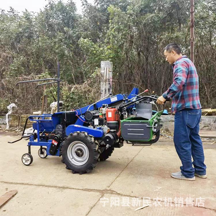 小型单行玉米收割机带动力一体机玉米收获机可以扒皮可以自动装袋