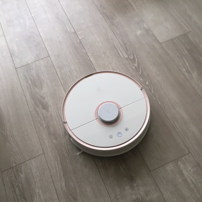 石头天猫礼盒版和IlifeT4扫地机器人哪个好，优缺点区别是？