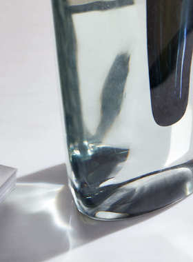 极简意式轻奢烟灰色玻璃透明简约现代客厅餐桌电视柜旁花瓶插花