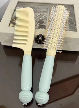Cute and portable air cushion brush, perfect for students in