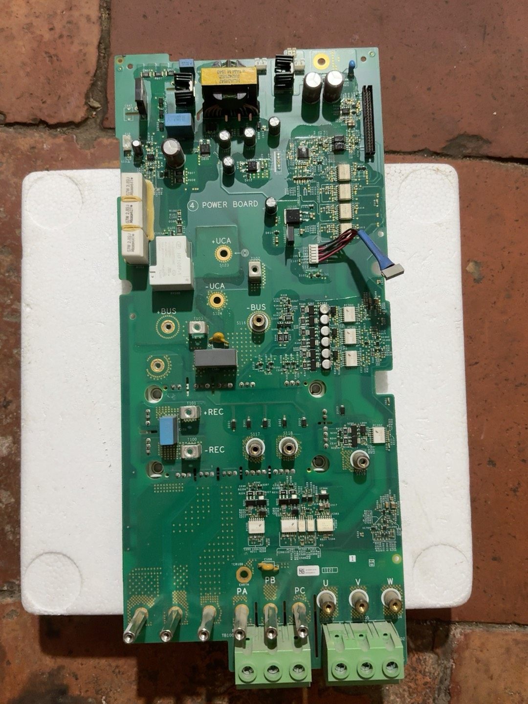 施耐德ATV930D15N4电源驱动板NHA52660-01