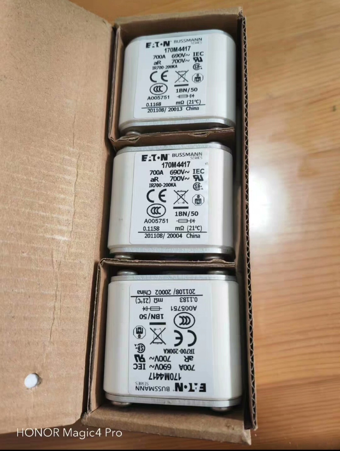 伊顿巴斯曼熔断器170M4417，700A，690V全新原装