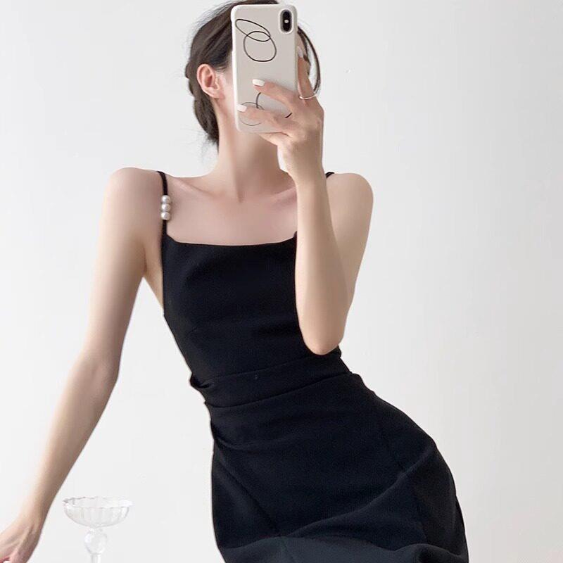 法式珍珠黑色吊带洋装女2025年春夏新款收腰显瘦设计感性感裙子