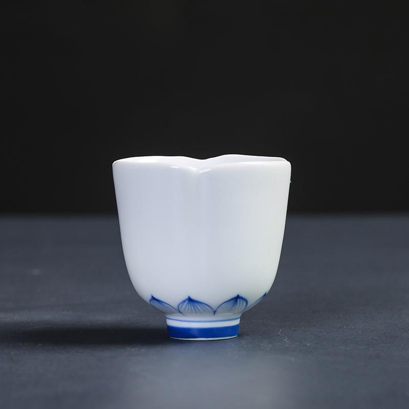 德化手绘白瓷茶杯陶瓷功夫茶具品茗杯花瓣型复古怀旧主人杯小单杯