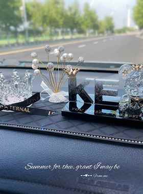 高档可爱蝴蝶结变小熊车摆件定制姓名渐色首士字母创意女车载内摆