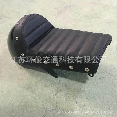 驼峰坐垫 摩托车坐垫防滑复古驼峰款黑皮皮质坐垫 摩托车配件