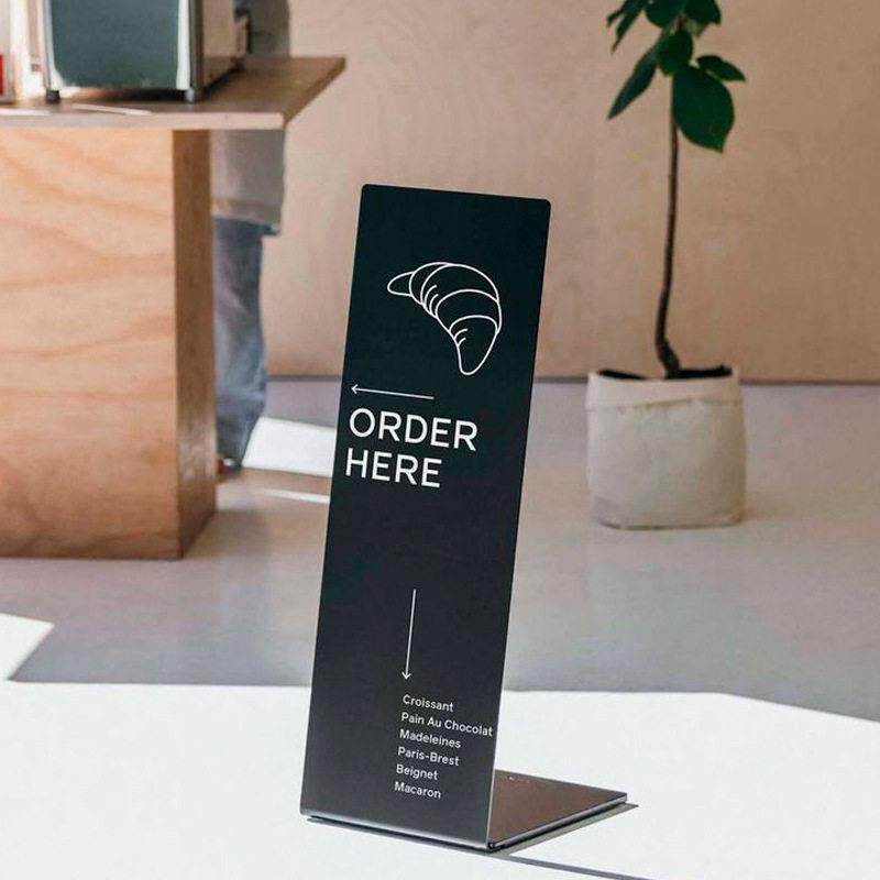 定制不锈钢落地立牌L型展示广告牌咖啡店门口营业时间指示三角牌