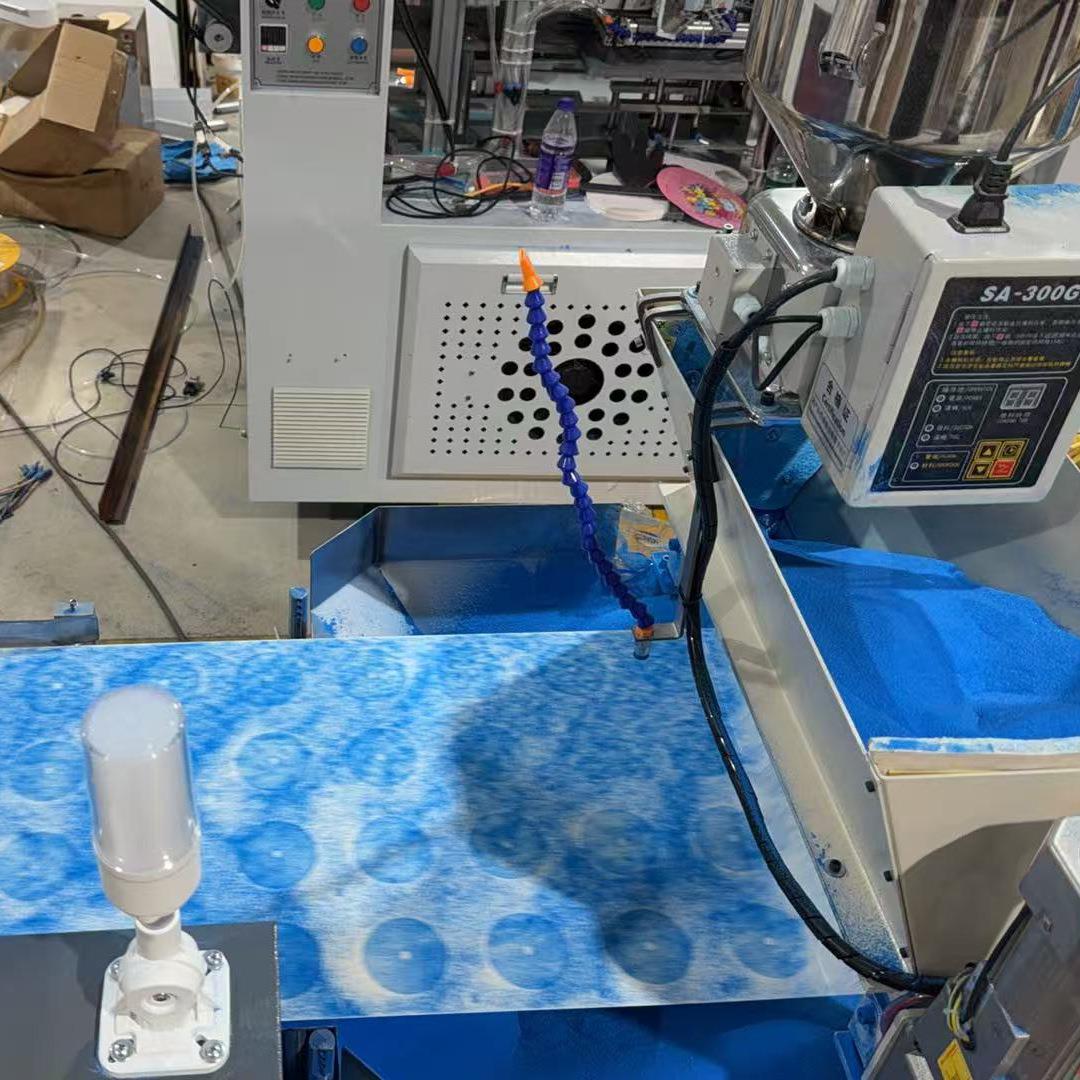 一次性烟灰缸底纸原材料生产设备带灭烟沙全自动一出4一出6