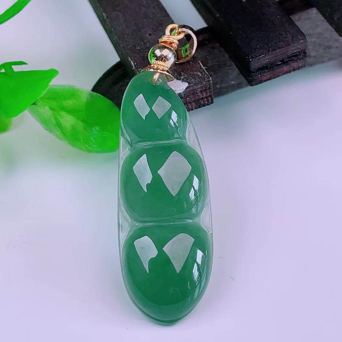 缅甸天然真品翡翠冰蓝水天空蓝满色闪拍四季豆豆子玉石吊坠3.53g