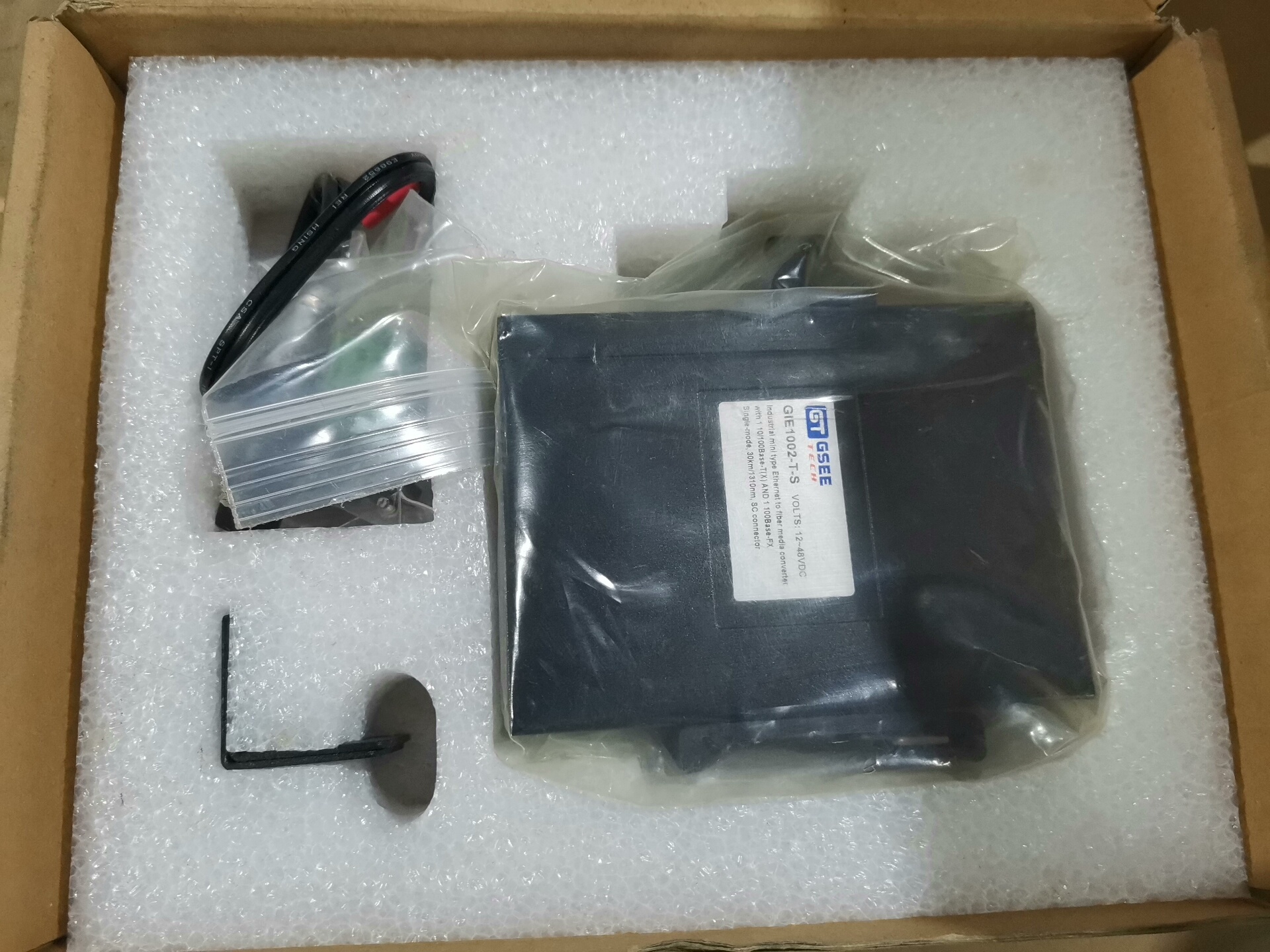 GSEE吉诺交换机GIE1002-T-S全新原包装，工程余货