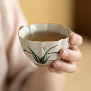 手绘主人杯家用单杯陶瓷喝茶功夫茶具茶杯釉下手绘兰花海棠杯花口
