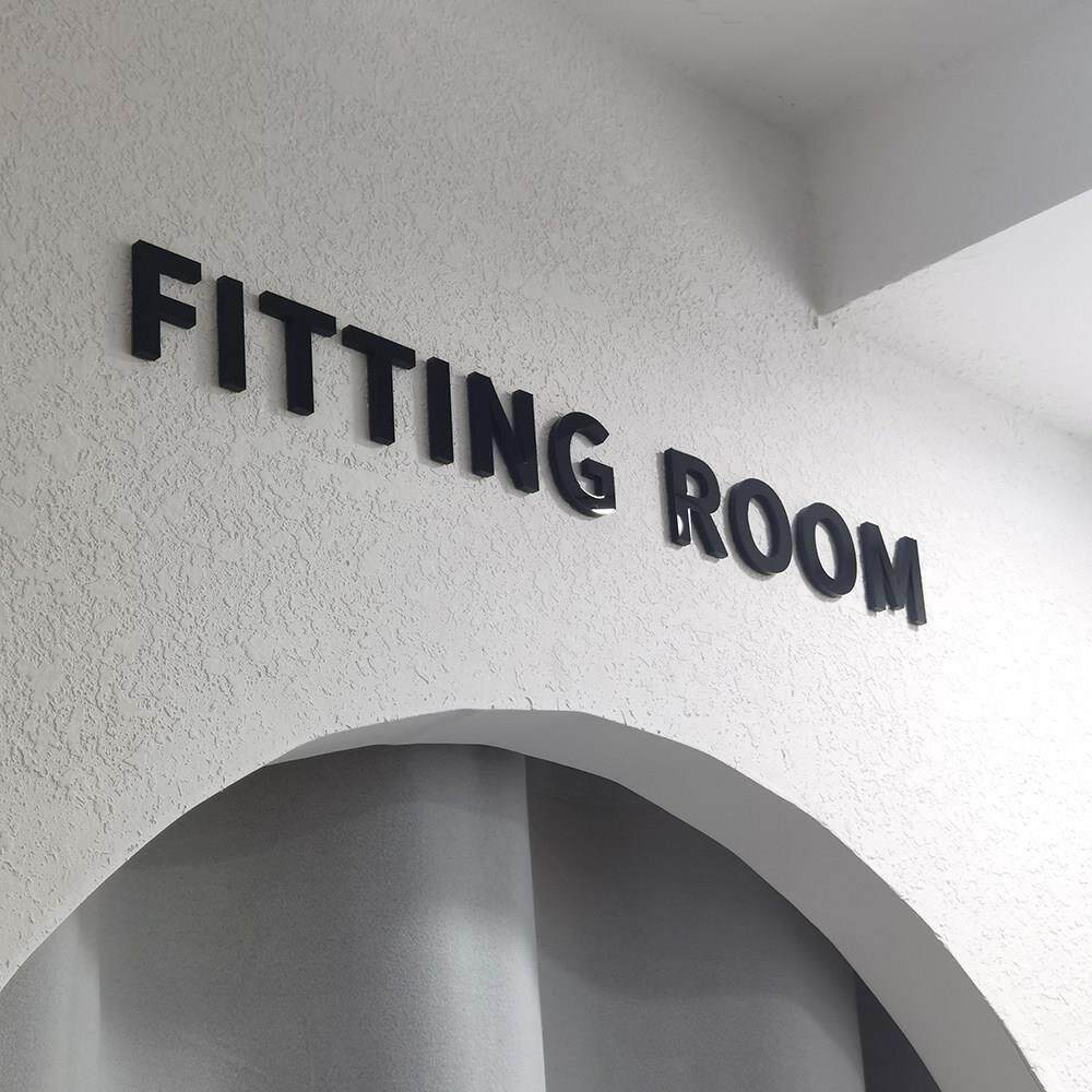 试衣间英文提示牌FITTING ROOM立体字亚克力标识牌服装店装饰门贴