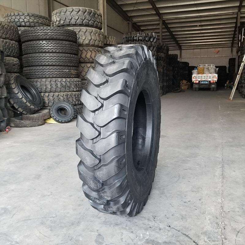 1000-20轮式挖掘机轮胎10.00-20卡特彼勒轮挖工程机械耐磨轮胎
