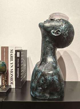 现代轻奢蓝色觉醒者人物摆件电视柜玄关橱窗树脂人物雕塑客厅摆件