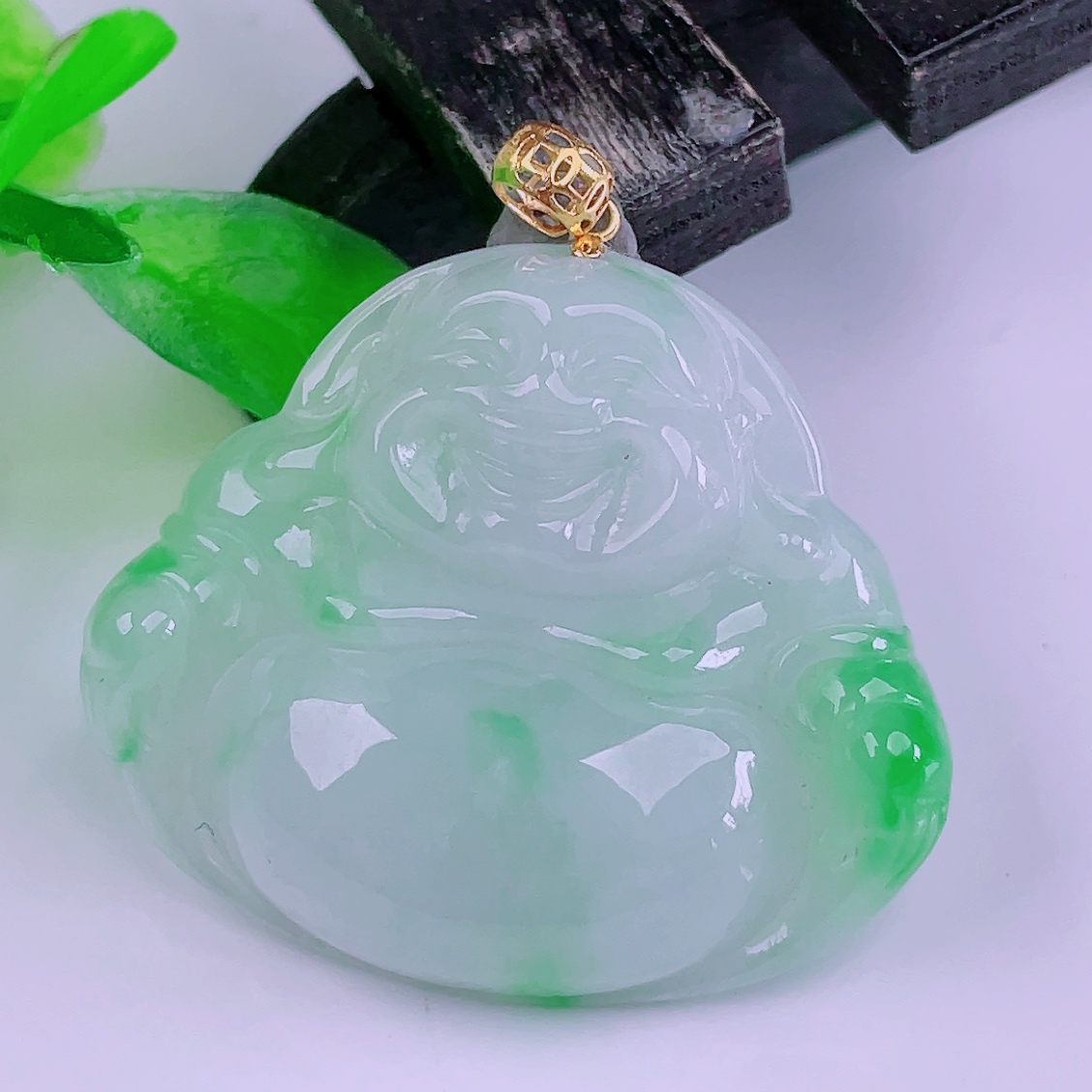 缅甸天然真品翡翠正品18k金扣头冰飘绿花高端闪拍佛公玉吊坠5.69g