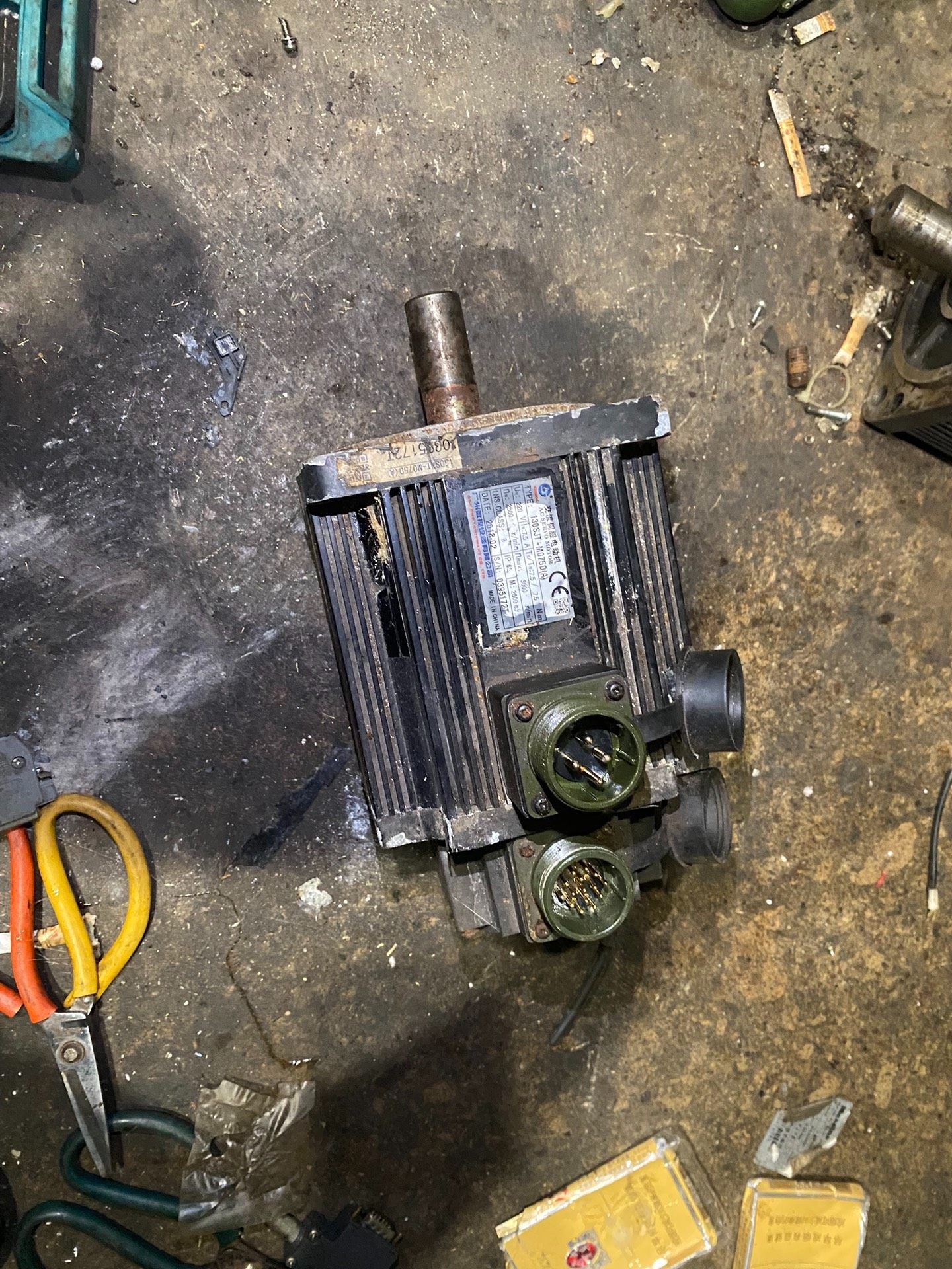 广数130SJT-M075D(A)伺服电机，成色如图所示，功