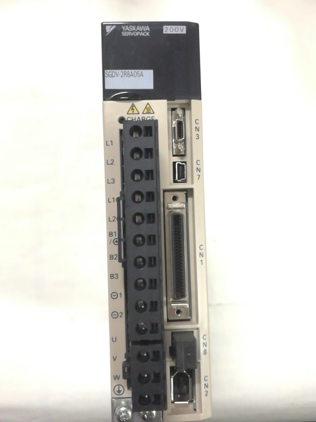 SGDV-2R8A05A YASKAWA  安川伺服驱动器
