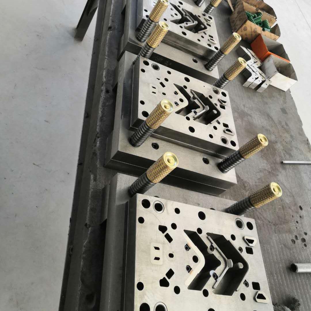 一次成型共板角码模具插接角码模具风阀角码模具源头厂家