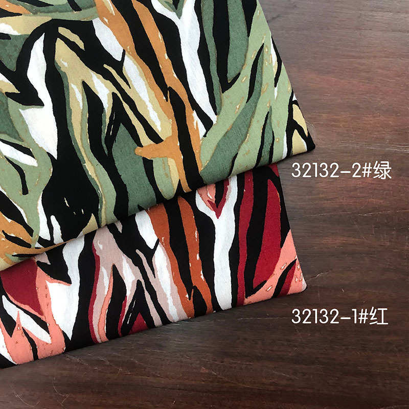 新款 人造棉绉布红绿条印花面料 小清新连衣裙吊带裙服装面料