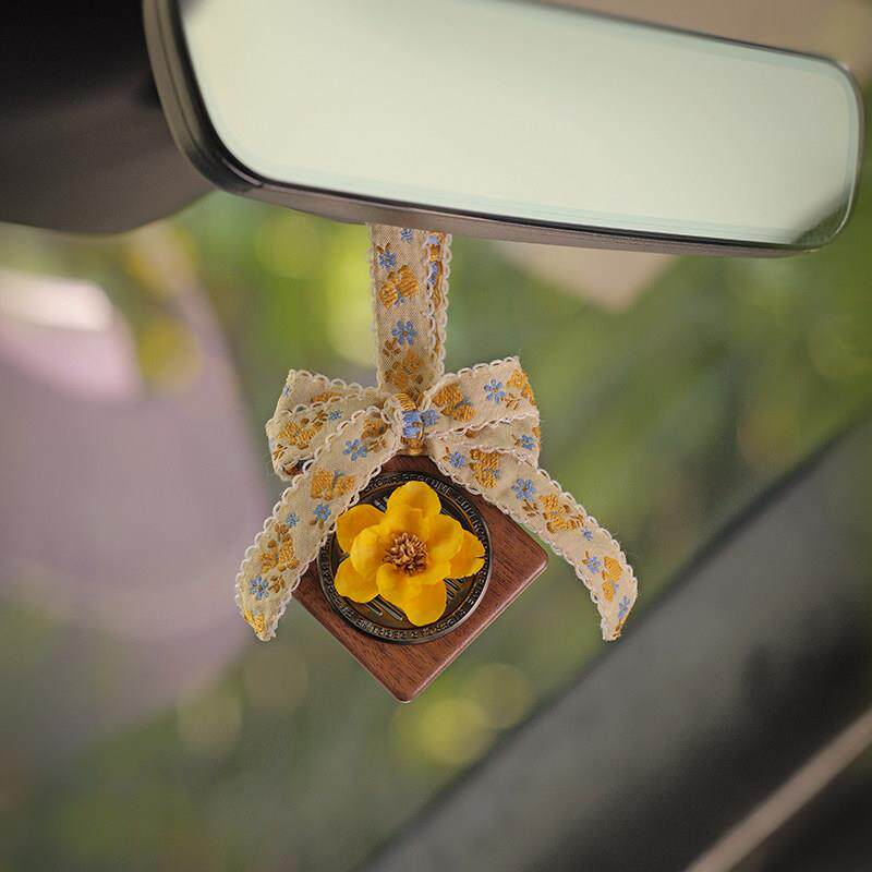 DIY手工汽车挂件高级感香薰车载后照镜装饰香水汽车上胡桃木车内