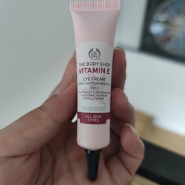 thebodyshop美体小铺，维他命e眼霜，滋润去眼纹