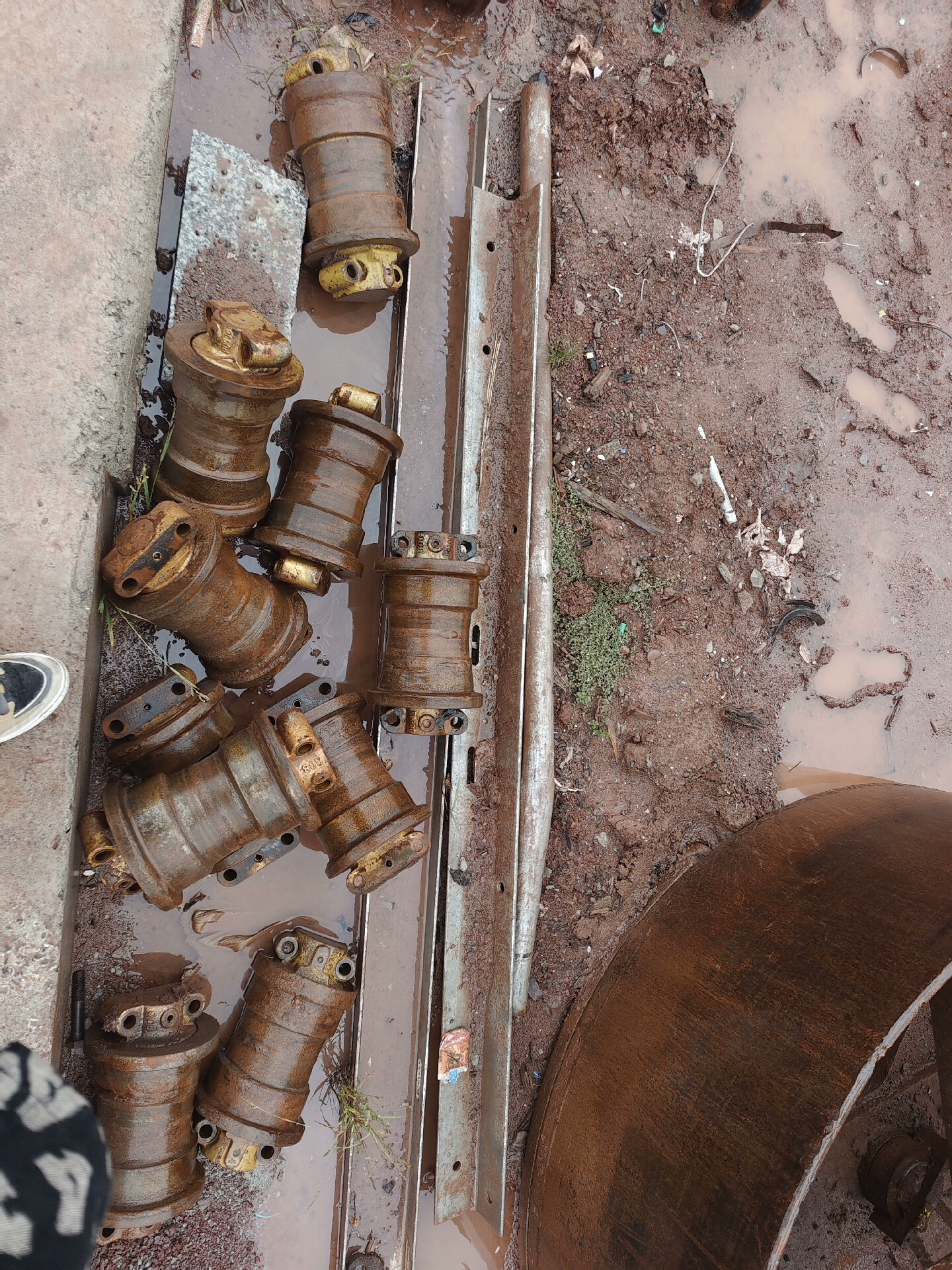 PC300  卡特216  大216地盘支重轮 旋挖用