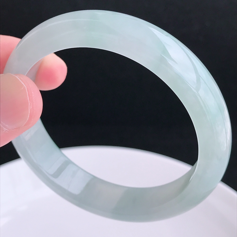 圈口57mm 缅甸天然翡翠A货正品玉镯子水润飘绿正装手镯 56.68g