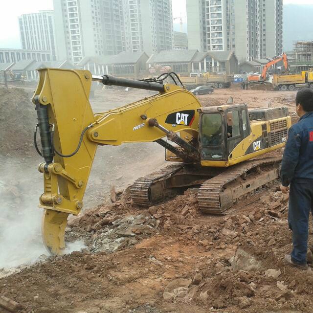 EC700挖掘机岩石臂改装 搭配松土器挖掘切入力强有效挖掘硬土碎石