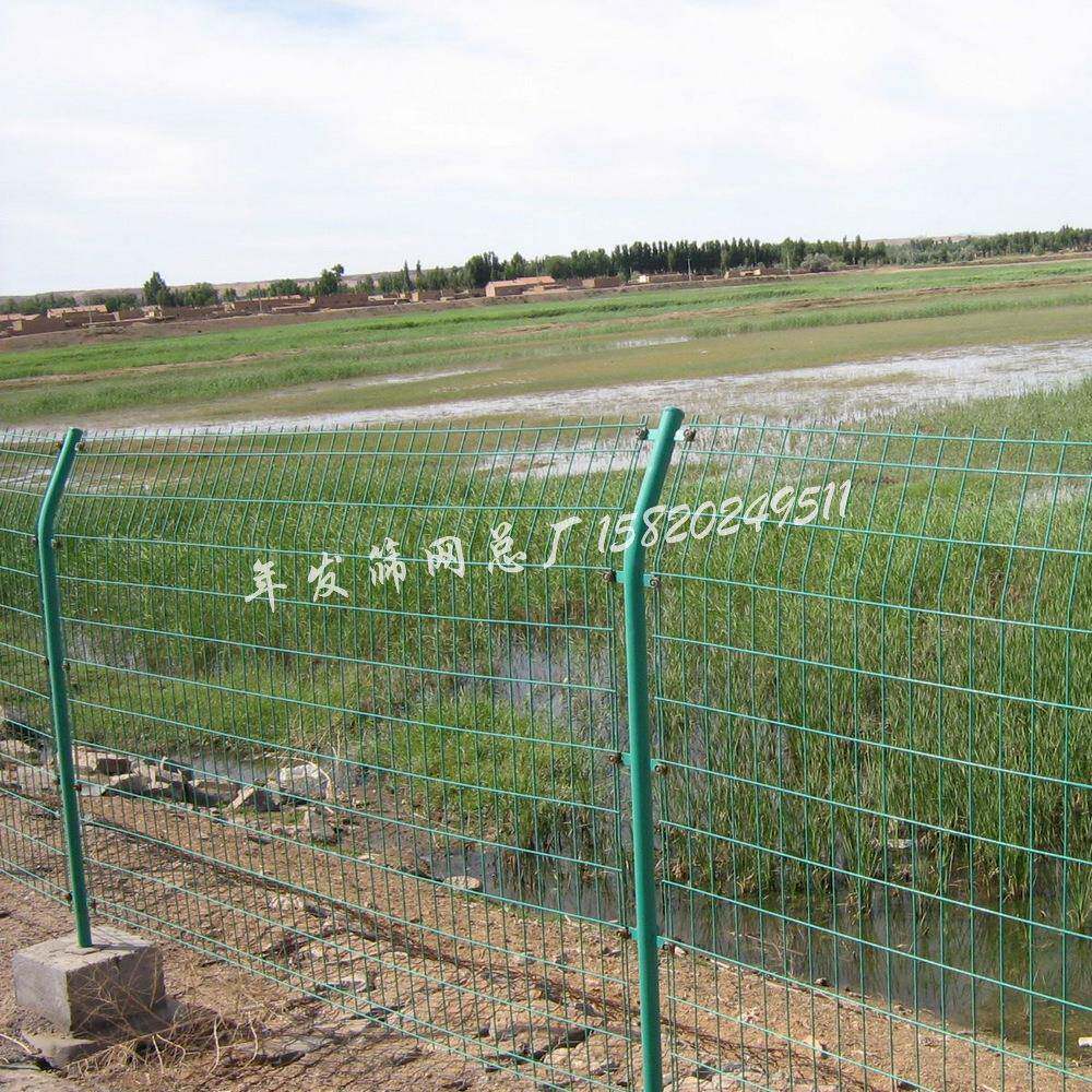 山区边坡道路防护隔离草绿色浸塑带折弯1.8*3m双边丝护栏网