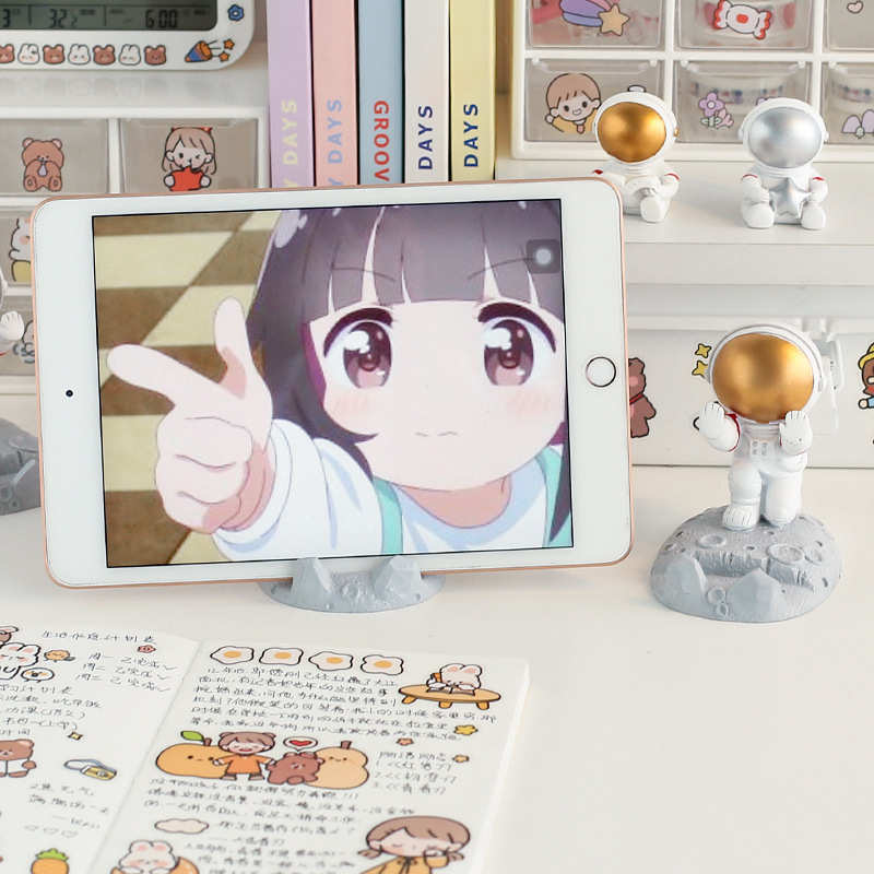 可爱宇航员手机支架创意学生床头懒人追剧神器办公室桌面摆件