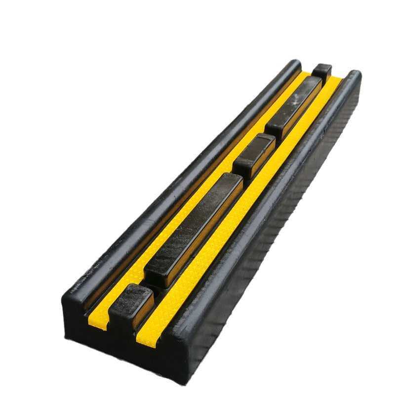 橡胶防撞条批发 PVC工地橡胶护墙角货车墙角防撞垫反光减速块,五金/工具,减速带\减速垄,淘宝优惠券,粉丝福利购,淘宝优惠卷