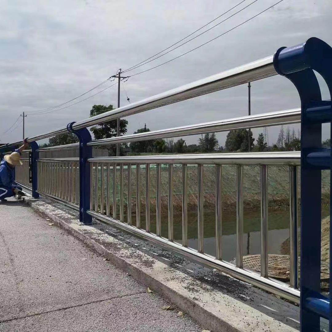 桥梁防撞钢板护栏河道碳素立柱方管栏杆人行道天桥防护栏景区护栏
