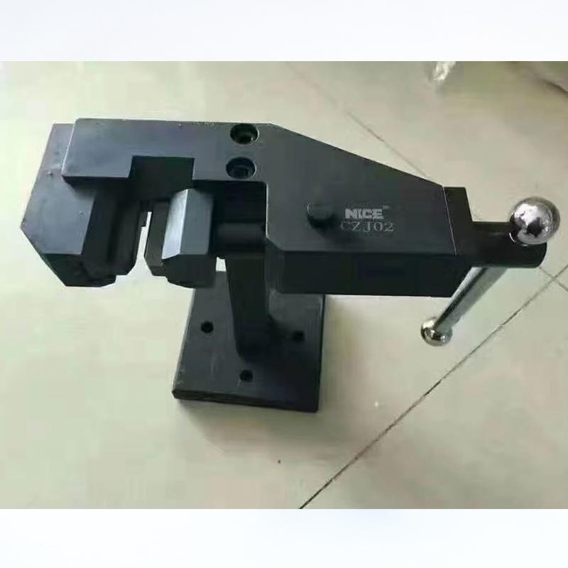 电喷共轨喷油器能拆装架校油泵试验台专用夹具 G005 大台钳夹持器