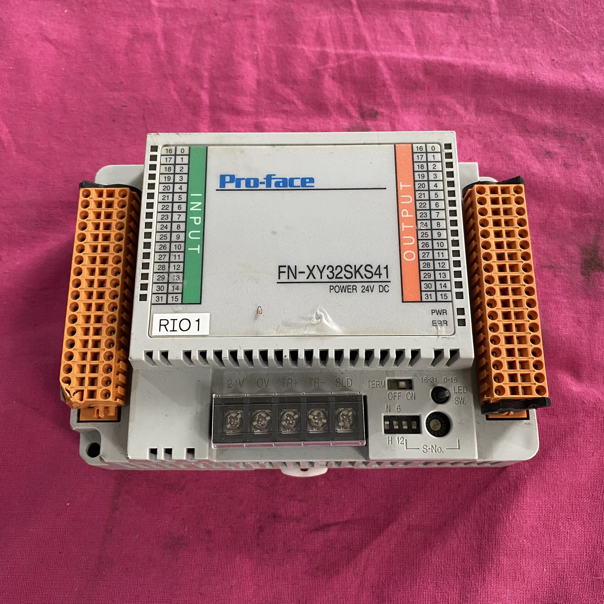 Pro-face模块，型号FN-XY32SKS41，输入输出