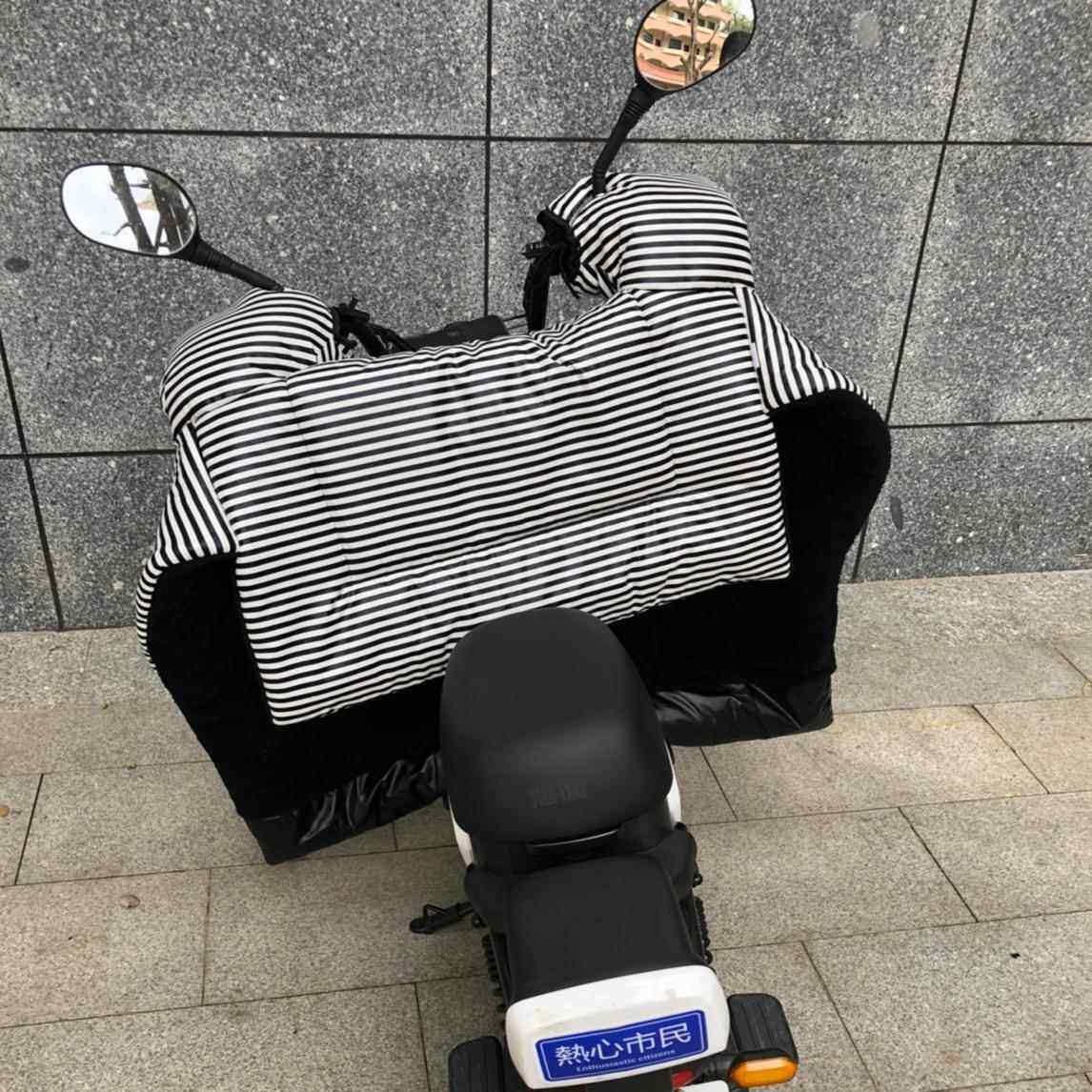 电动车挡风被电瓶车摩托车罩PU皮保暖加绒加大厚防寒冬天连体护膝