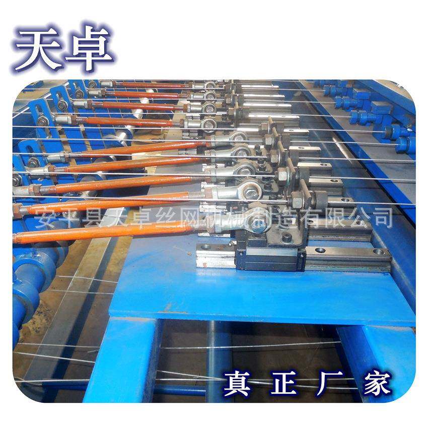 厂家优惠出售1.2米宽草场围栏网机镀锌牛栏网设备