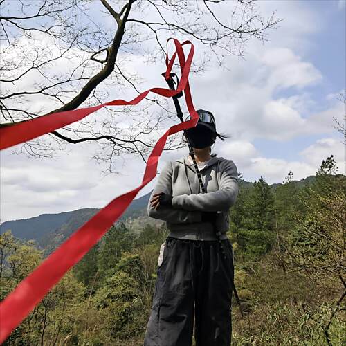 登山杖红飘带装饰户外徒步爬山登顶创意拍摄道具红丝带女生拍照用