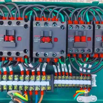 厂家出售双梁变频器控制柜起重机控制屏起重机无线遥控器控制柜